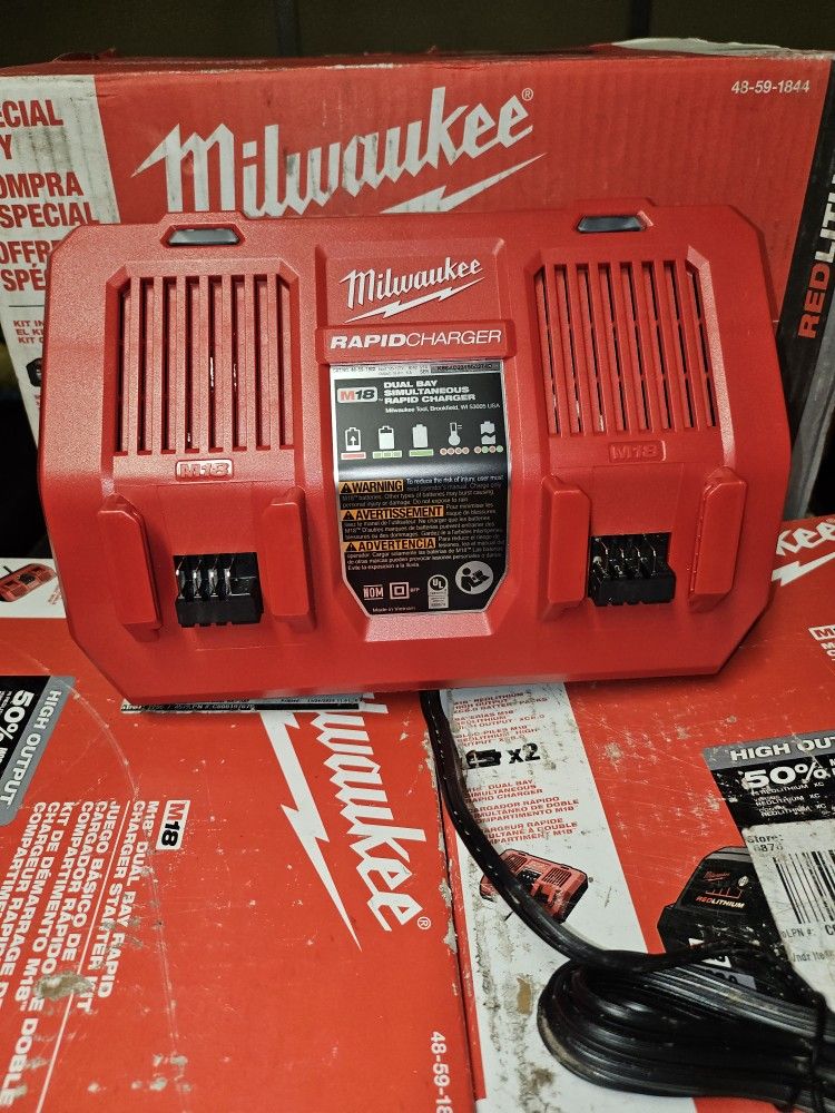 Milwaukee Rapid Charger Dual Bay Simultáneous Home & Garden