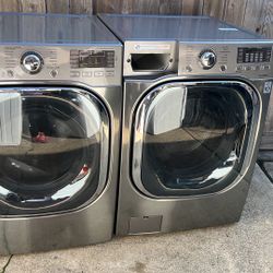 LG gas washer and dryer with a three-month warranty in good condition. Free delivery in the Oakland area. Outside the Oakland area, a small fee applie