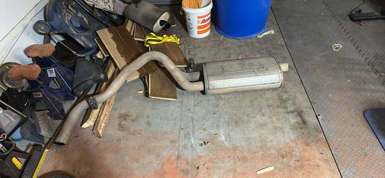 01-05 Stock Chevy Tahoe Muffler With Hangers