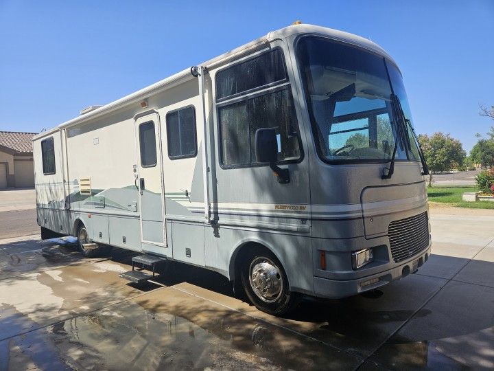2000 Fleetwood Southwind