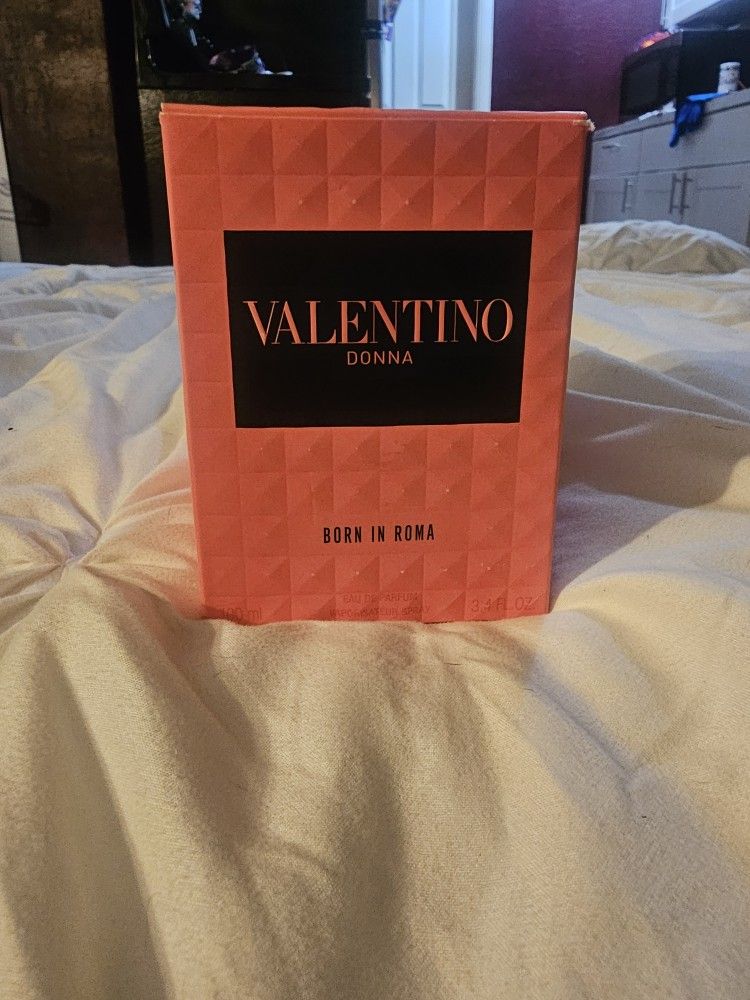 Valentino Perfume 