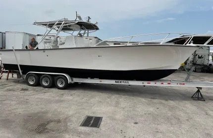 2000 Stuart Angler Center Console