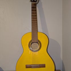 Lucero Classic Guitar