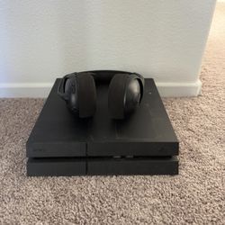 PS4 W/ Wireless Headset And Controller 