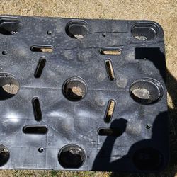 Sysco Durable Plastic Nestable Shipping Pallet 