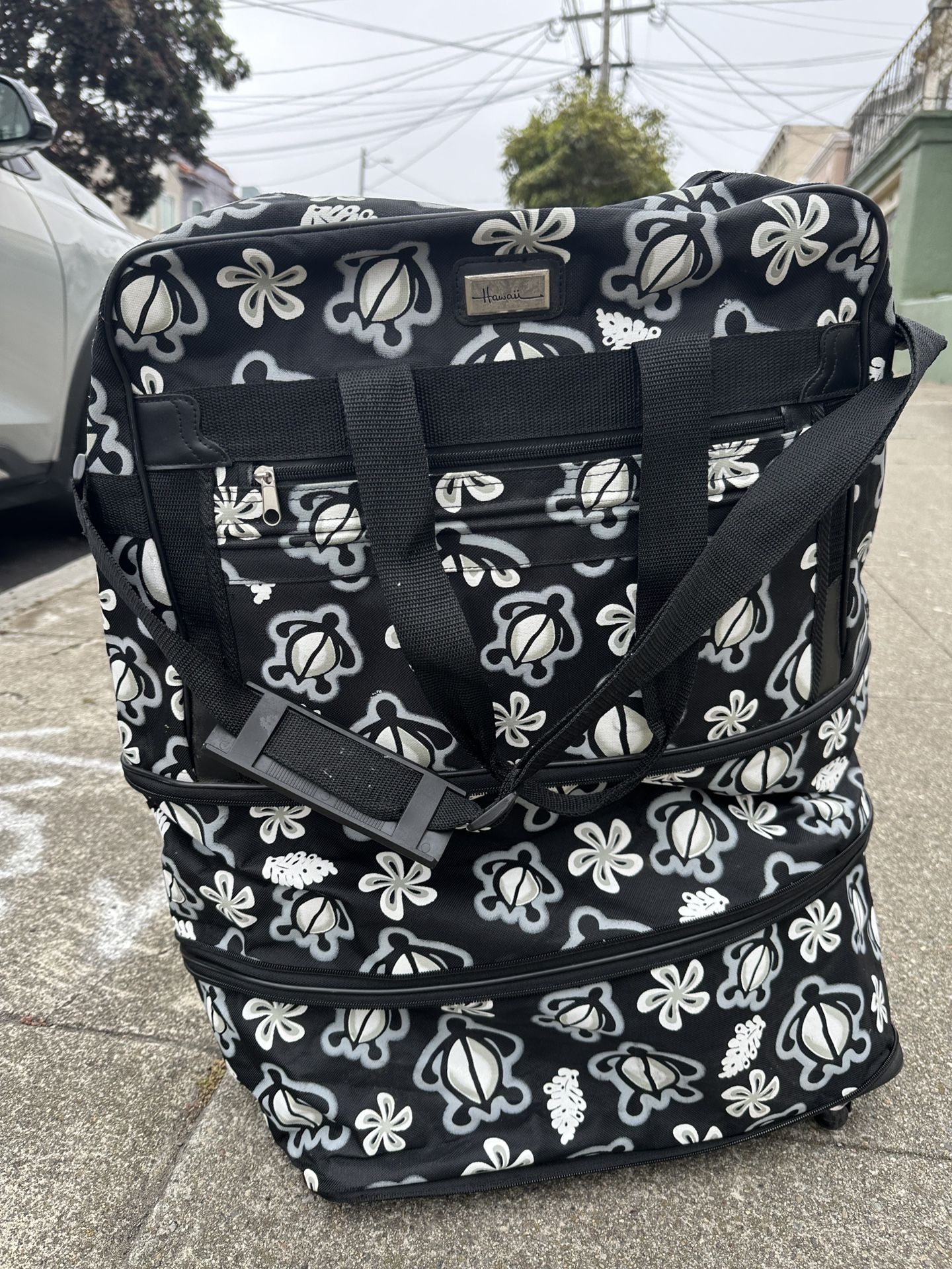 Hawaii Rolling Bag 18”x10.5”x26