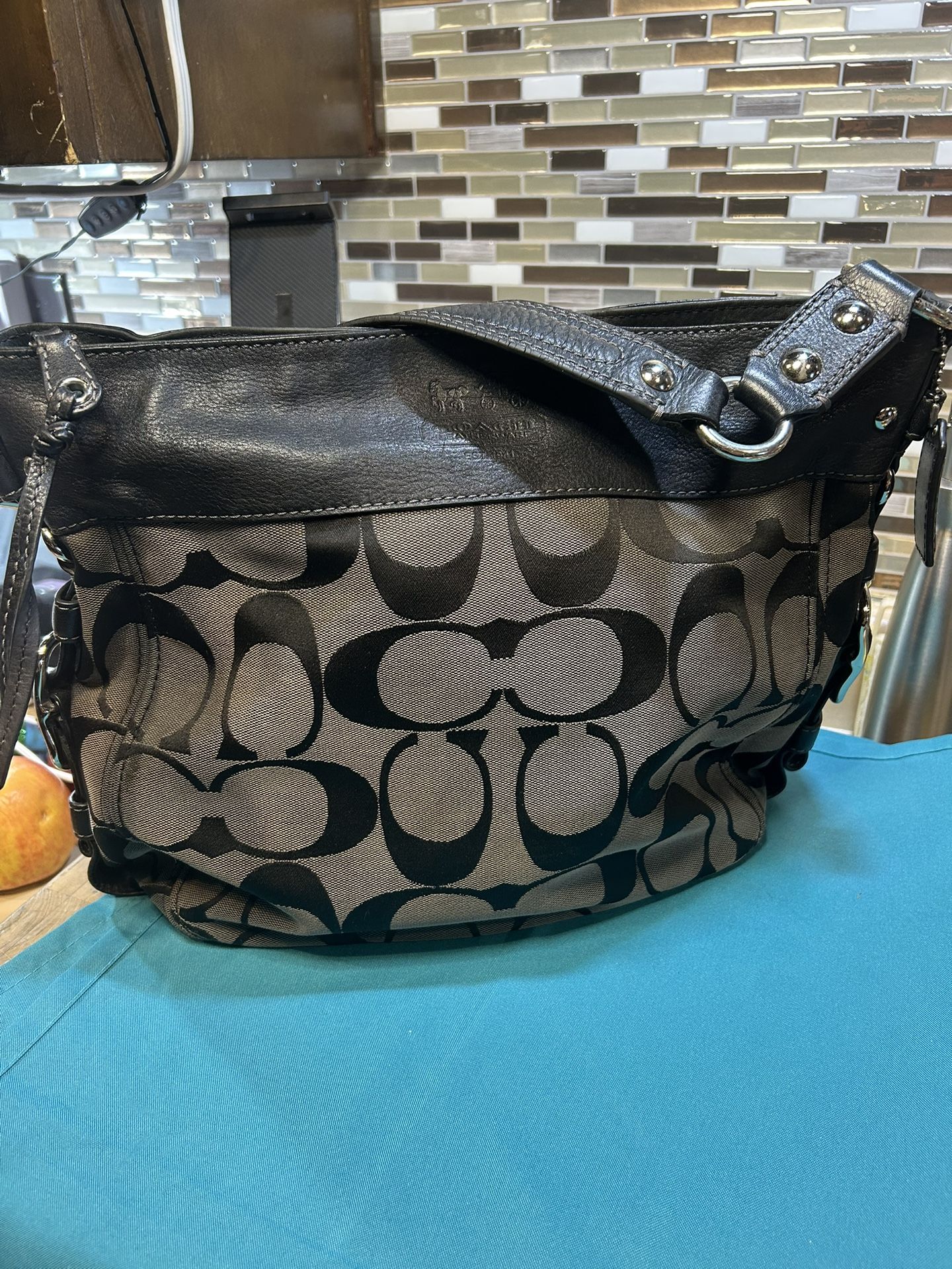 Large 15” Vintage Signature Coach Zoe Shoulder Bag. Canvas /Lux Leather