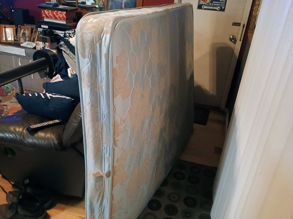 Complete Full Size Bed Free