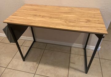 Cubiker computer desk; in great shape