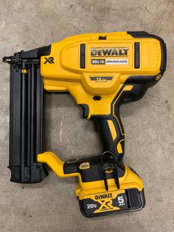 Dewalt 20V MAX XR Lithium-Ion Electric Cordless 18-Gauge Brad Nailer