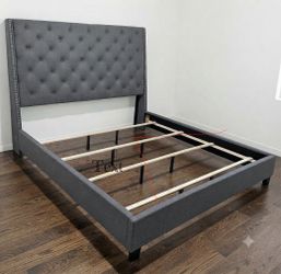 King size bed frame ( new in box 📦