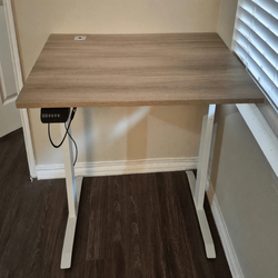 FlexiSpot Standing Desk – Like New, Minor Scratch, Adjustable Height - Austin, TX