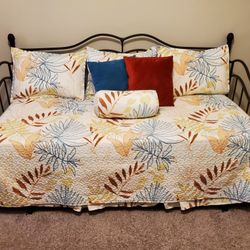 Daybed Trundle Set (Mattresses Included)