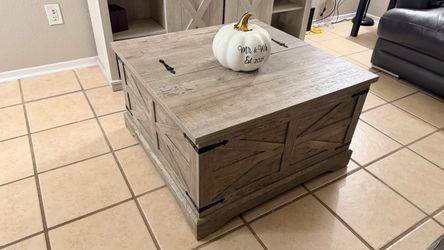 Farmhouse Storage Coffee Table with Lift Top