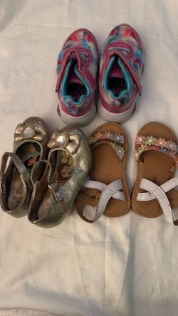 Girls' shoes, size 7