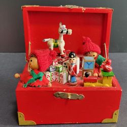 Vintage Windsor Collection Woodrn Music Box 