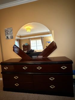 Four Piece Bedroom Set For Free Pick Up From New market MD