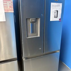 🔥Apartment Size Refrigerator with Water and Ice Maker🧊 