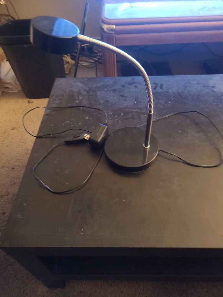 Gooseneck desk lamp