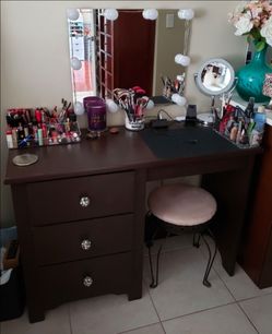 Dark Brown Wood Vanity Desk with Lighted Mirror