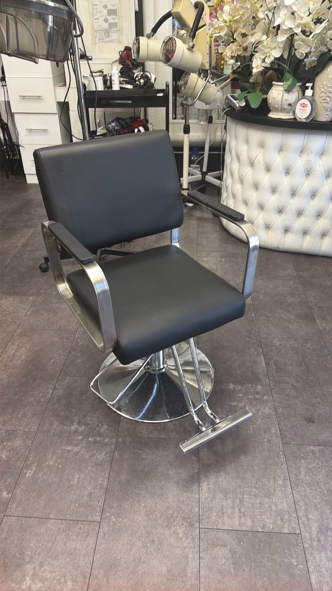 Professional Hydraulic Salon Styling Chair – Black Leather 360° Swivel w/ Chrome Base