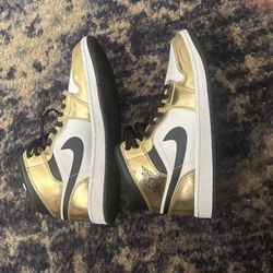 Jordan 1 Metallic Gold Size 11