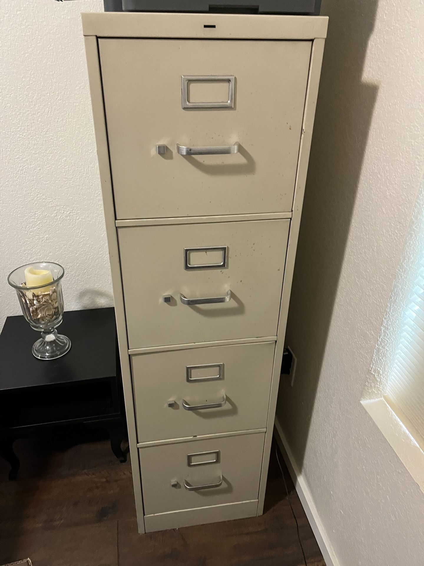 4 drawer Metal filing cabinet