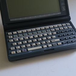 HP 200XL Palmtop PC 2mb Ram Exellent Condition  ,run On Batterys 
Super RARE in this condition 
Pick up in Sun Valley