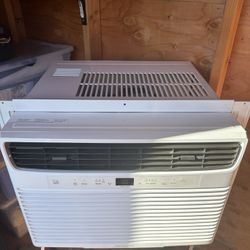 Frigidaire 12,000 BTU Window AC With Black + Decker Support Bracket