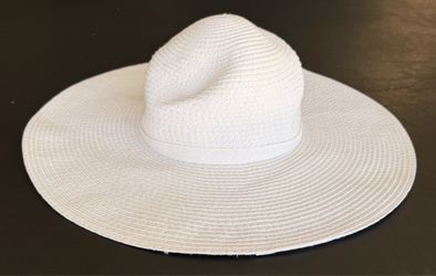 White Wide Brim Straw Sun Hat