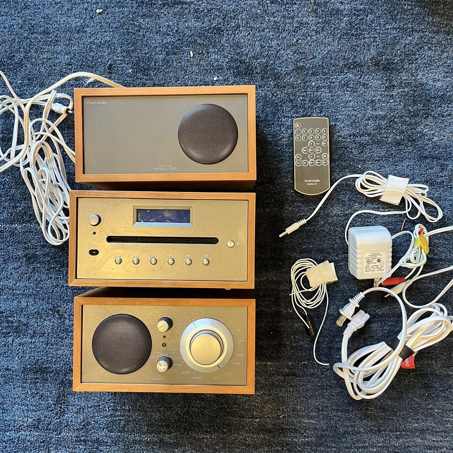 Tivoli Audio MODEL TWO、MODEL CD Amazon.com: Tivoli Audio Model Two AM/FM Table Radio with