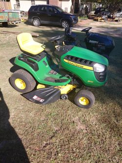D110 John Deere Lawnmower