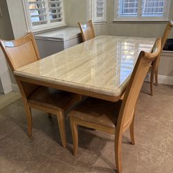72”x36” Excellent dinning table with 4 chairs