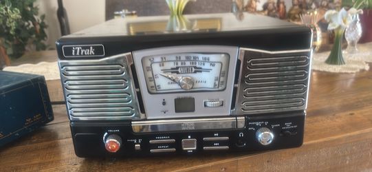 Vintage Trak A.M. FM, Radio city player in record player
