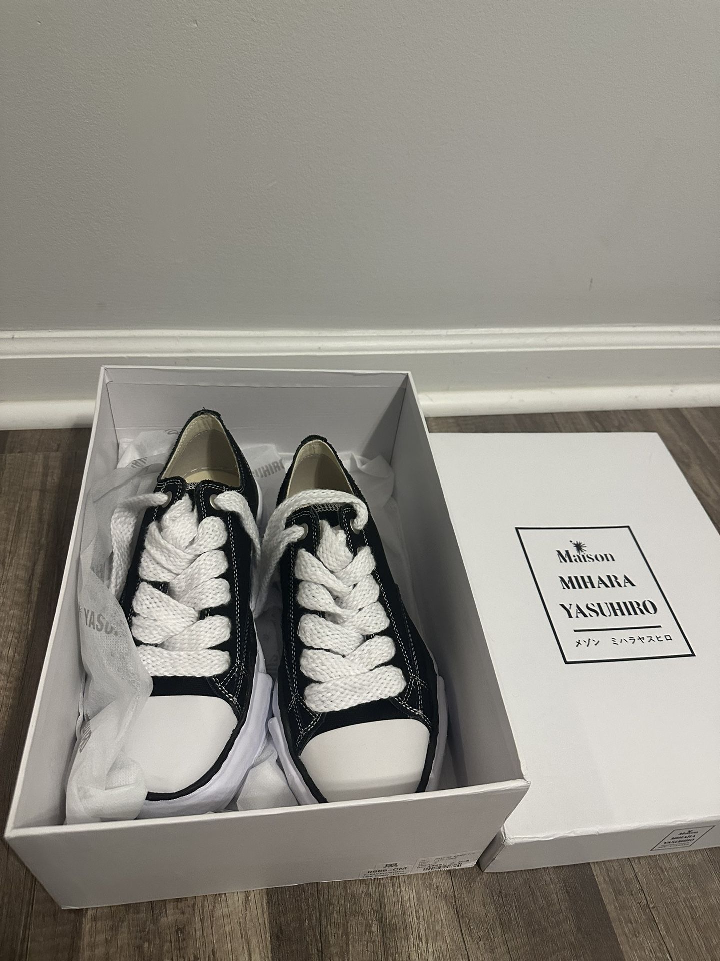 Mihara Yushiro Shoe