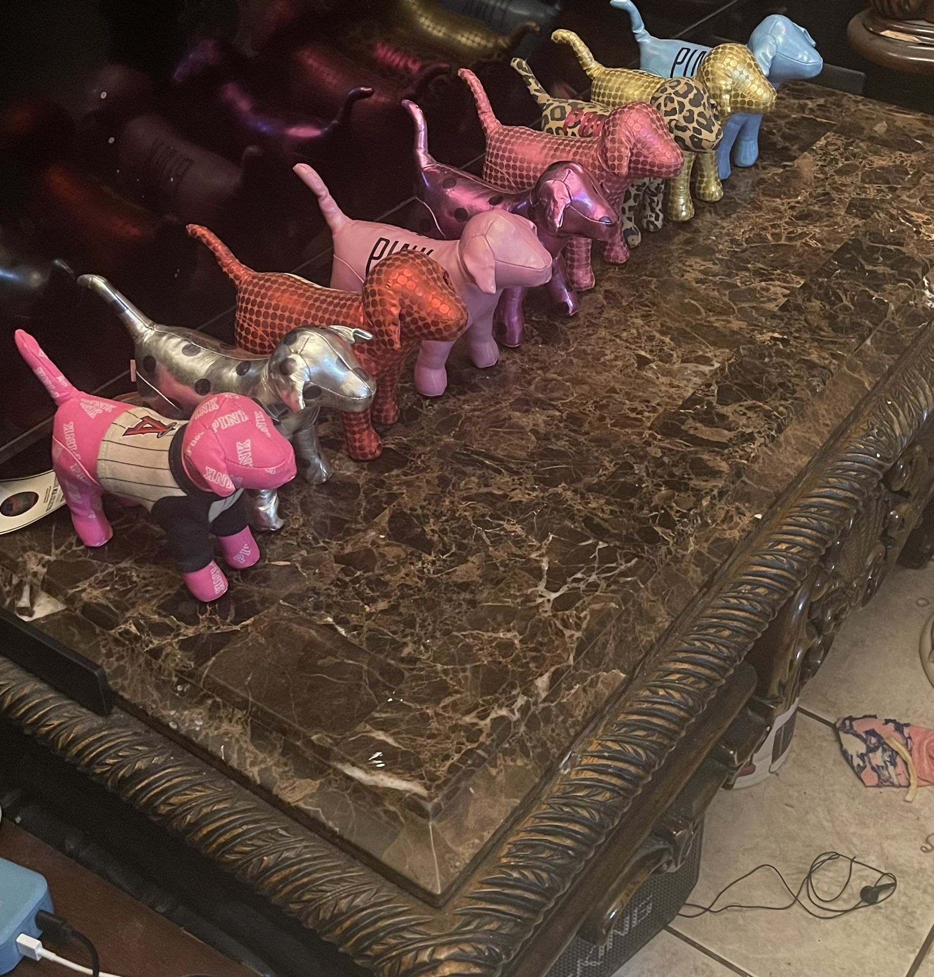 Vs pink dogs