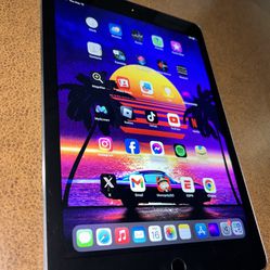 - Apple iPad Pro 127gb Runs W/ 128GB
