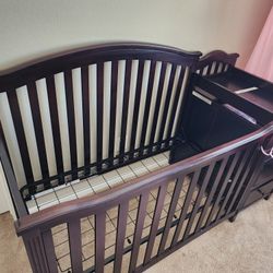 Baby Crib With Changing Table 
