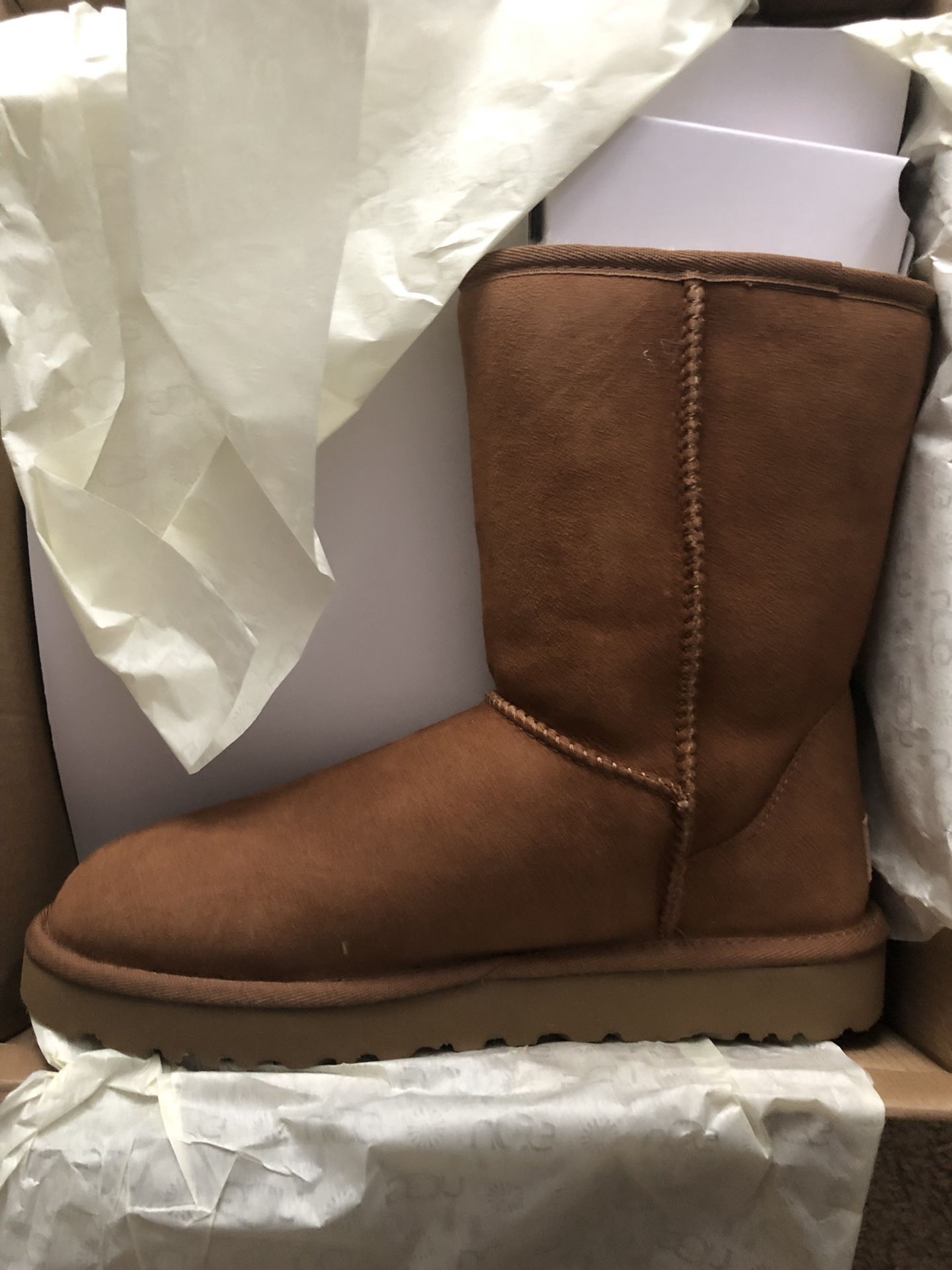 Women’s ugg boots new in box size 7 PRICE FIRM
