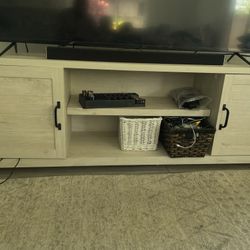 Entertainment/Tv Stand