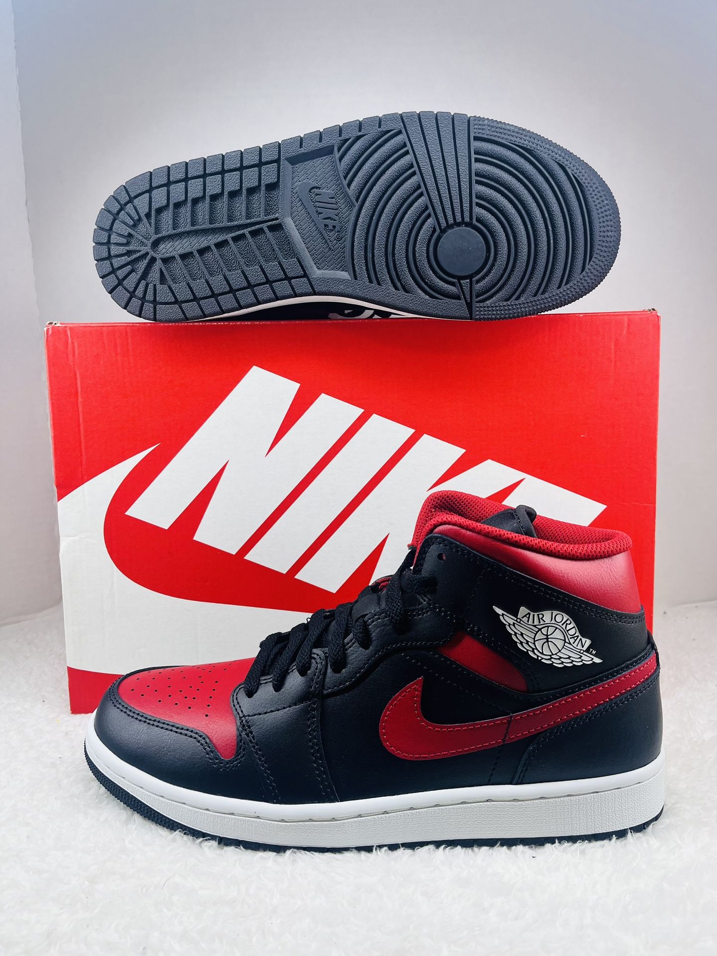 New Nike Air Jordan 1 Mid Varsity Red 9.5 Men’s 11 Women’s Black White Red Colorway 