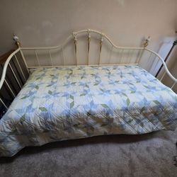 White Metal and Brass Day Bed Frame olus twin mattress