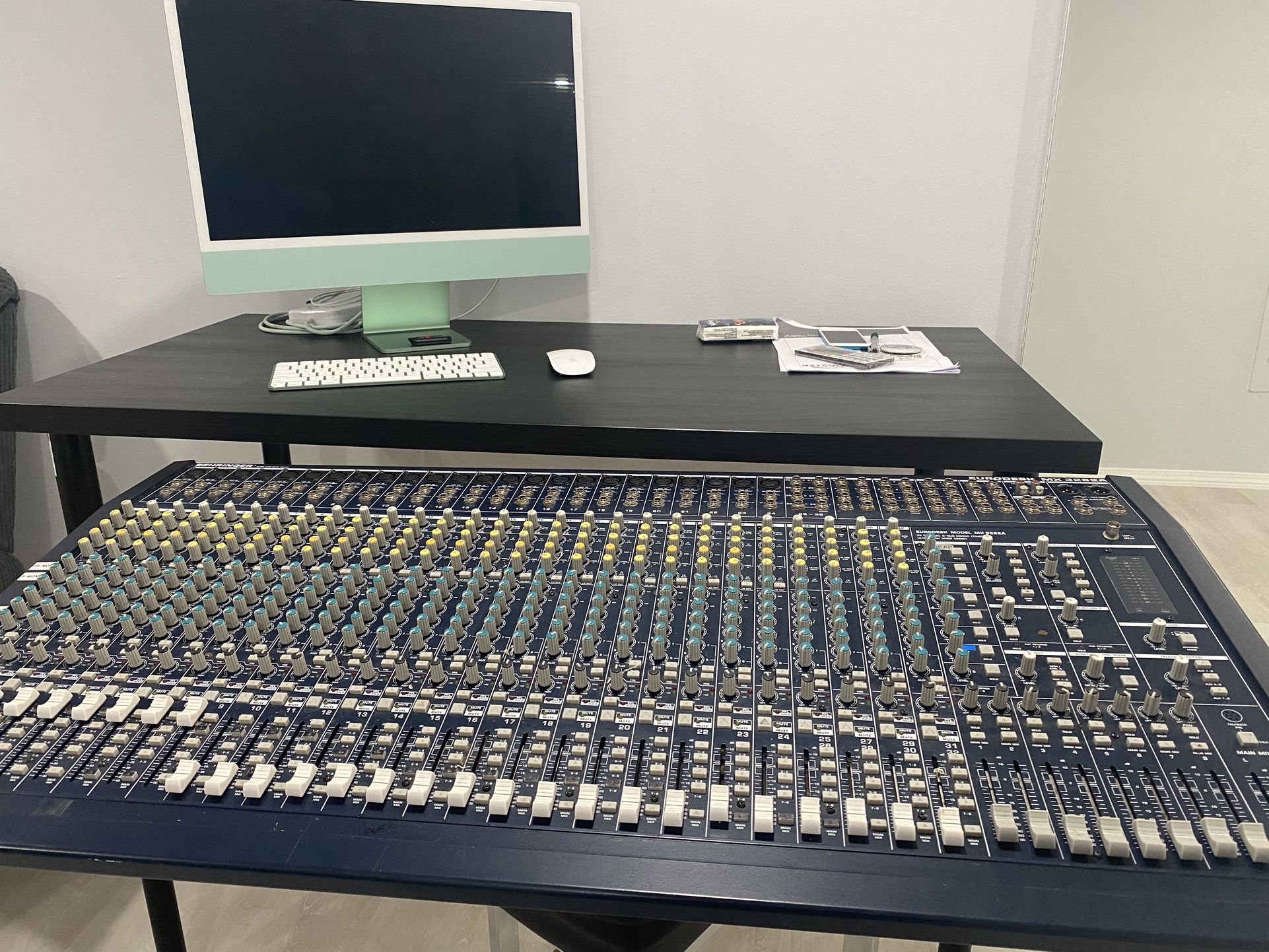 Behringer Eurodesk MX3282A 32-Channel 8-Bus Mixer