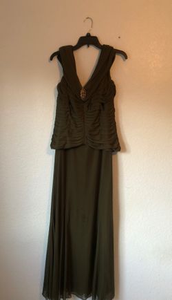 Forrest Green Chiffon Evening Gown with Jewel Pendant. Size 12