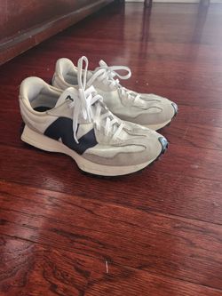 Women's New Balance 327 Size 9