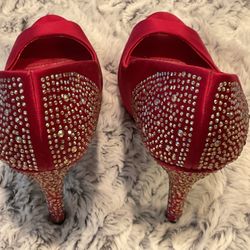 STEVE MADDEN SATIN RED STILETTO RHINESTONES Covered HEELS  6 Medium 