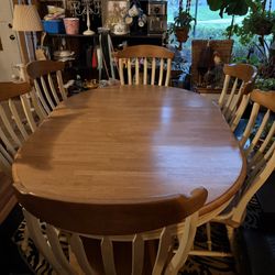 Dining Room Table with Two Arm Chairs And 4 Side Chairs