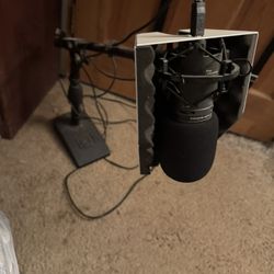 Mic w/ weighted stand and boom + shock mount 