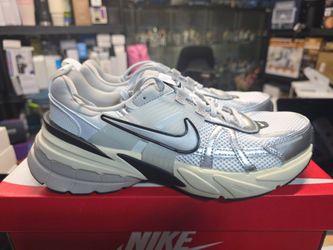 Nike V2K Run -Summit White/Metallic Silver - Men's 8 - Brand New In Box