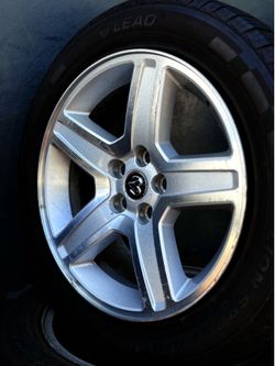 Ram 5-spoke wheel with LEAO tire 225/60R18